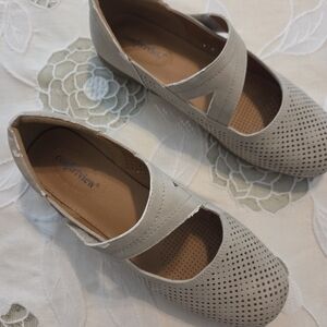 Comfortview Women's Taupe Perforated Mary Jane Flats